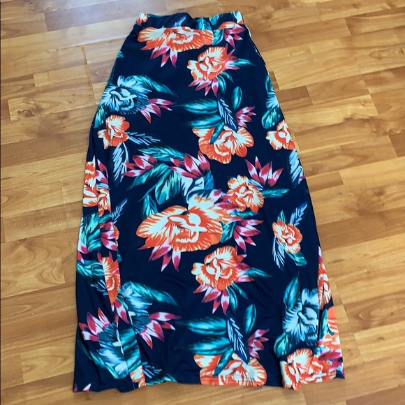 Maxi skirt with slit - Picture 5 of 5